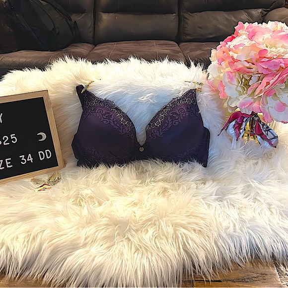 DKNY !! - Picture 3 of 16